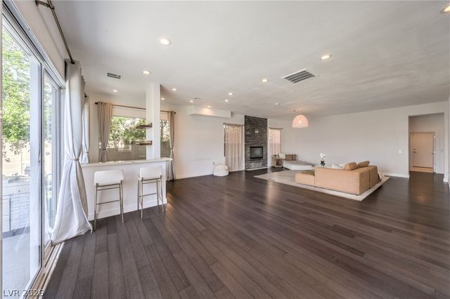 9040 Thornbury Lane, Las Vegas, NV 89134