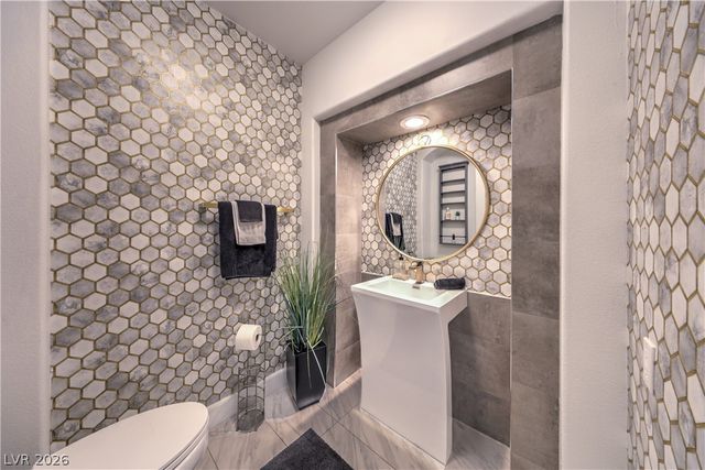 9040 Thornbury Lane, Las Vegas, NV 89134