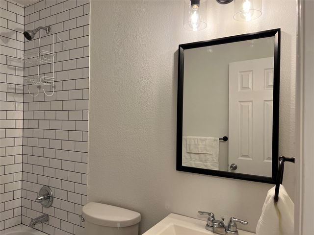 202 S Sendero Drive, Decatur, TX 76234