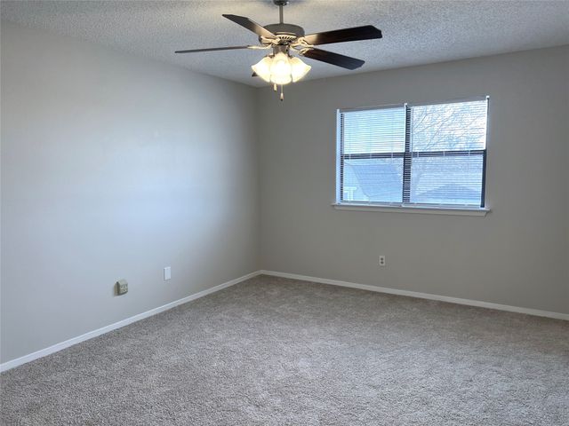 202 S Sendero Drive, Decatur, TX 76234