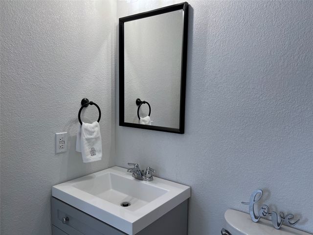 202 S Sendero Drive, Decatur, TX 76234