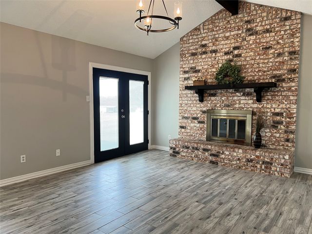 202 S Sendero Drive, Decatur, TX 76234