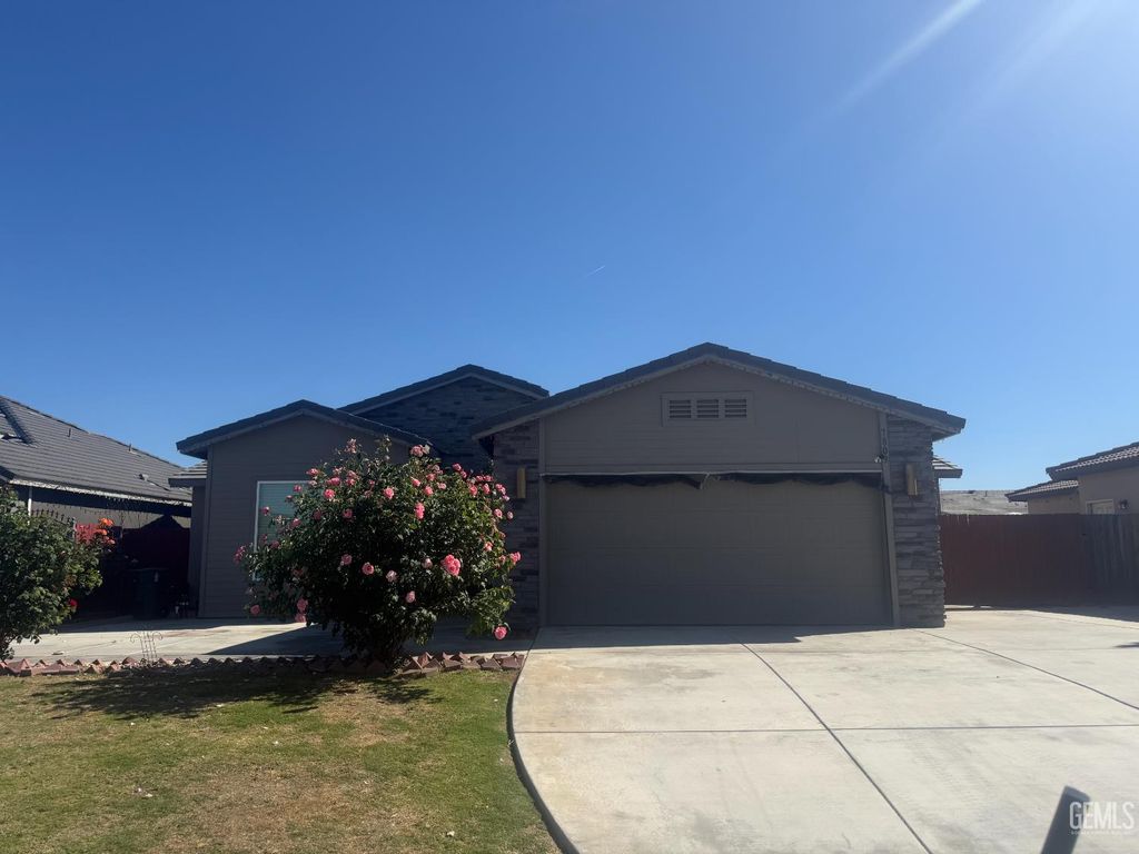7809 Bandelier Drive, Bakersfield, CA 93313