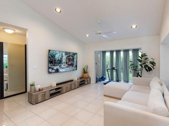 6155 Golf Villas Drive, Boynton Beach, FL 33437