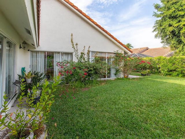 6155 Golf Villas Drive, Boynton Beach, FL 33437