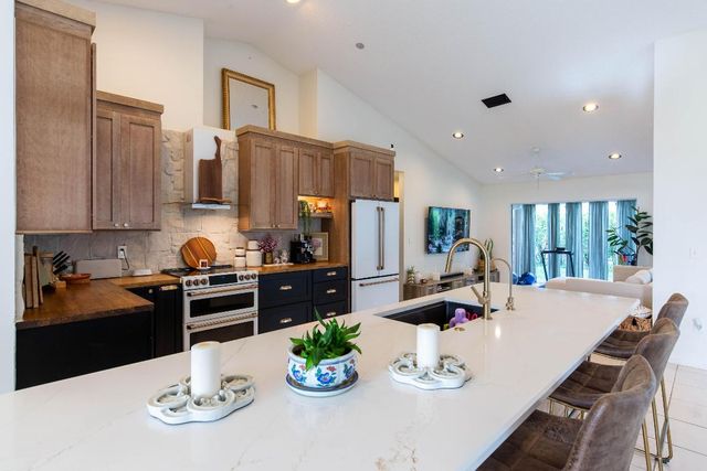 6155 Golf Villas Drive, Boynton Beach, FL 33437