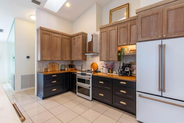 6155 Golf Villas Drive, Boynton Beach, FL 33437