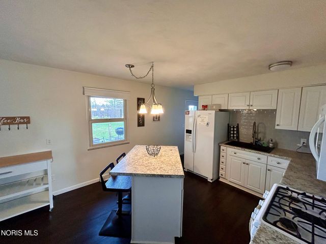 410 Overlook Drive, Waterville, OH 43566