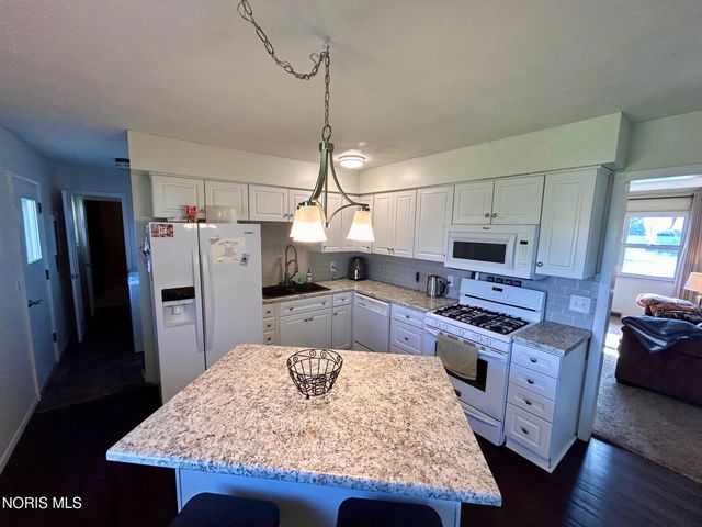 410 Overlook Drive, Waterville, OH 43566