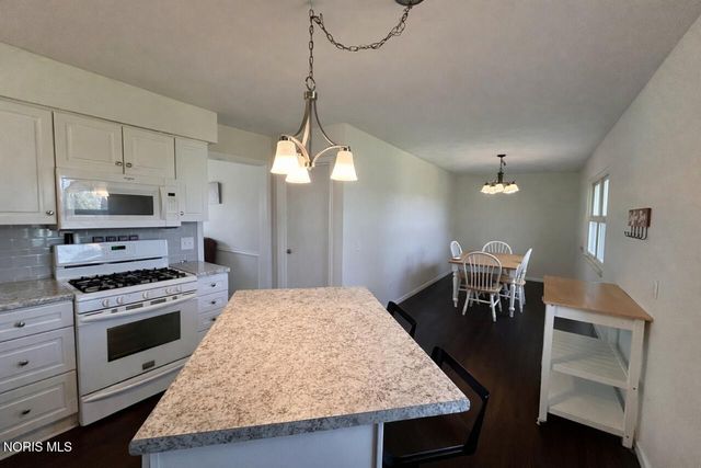 410 Overlook Drive, Waterville, OH 43566