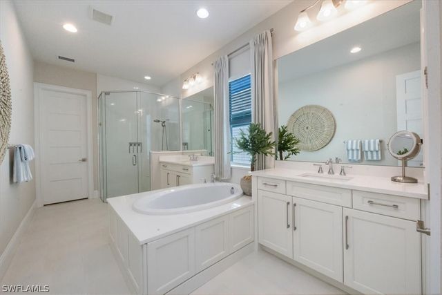 8766 Calypso CT, Naples, FL 34112