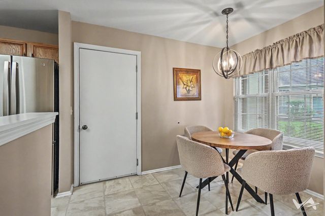 1628 Columbia Circle 1, Bartlett, IL 60103