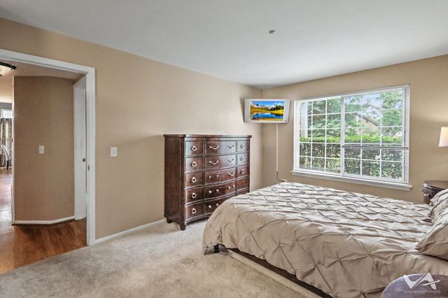 1628 Columbia Circle 1, Bartlett, IL 60103