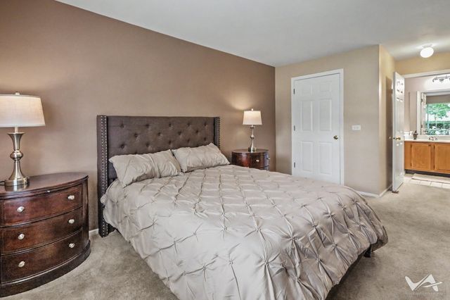1628 Columbia Circle 1, Bartlett, IL 60103