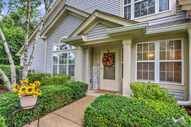 1628 Columbia Circle 1, Bartlett, IL 60103