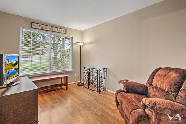 1628 Columbia Circle 1, Bartlett, IL 60103
