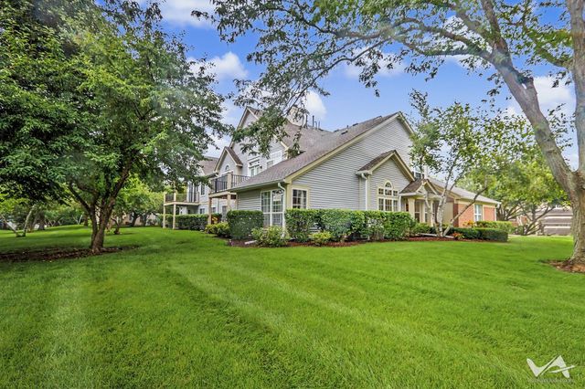1628 Columbia Circle 1, Bartlett, IL 60103