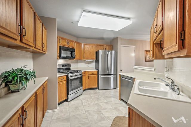 1628 Columbia Circle 1, Bartlett, IL 60103