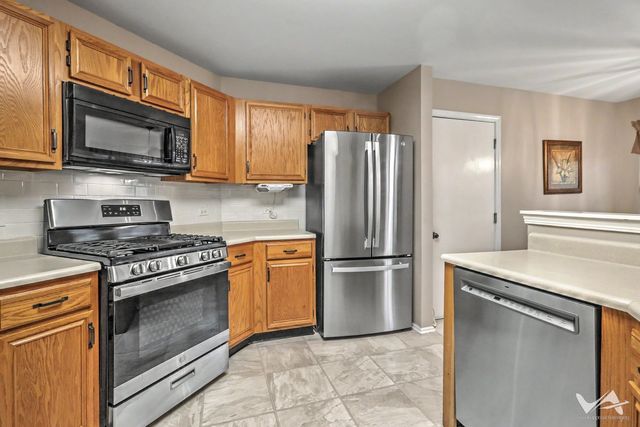 1628 Columbia Circle 1, Bartlett, IL 60103
