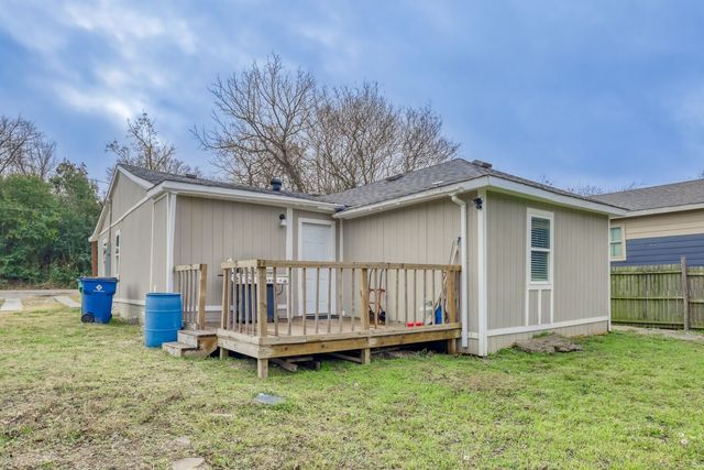 207 Young Street, Waxahachie, TX 75165