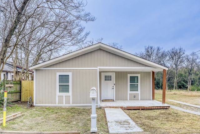 207 Young Street, Waxahachie, TX 75165