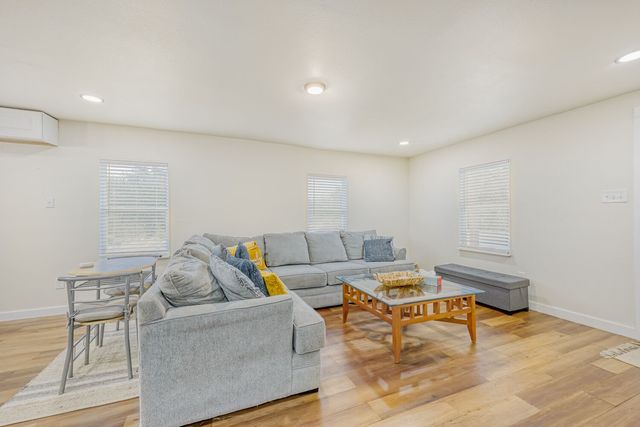 207 Young Street, Waxahachie, TX 75165