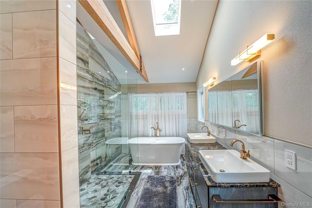 6 Tanyard Lane, Huntington, NY 11743