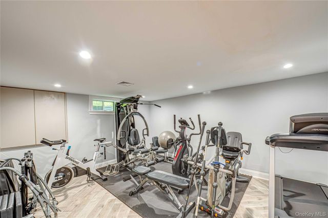 6 Tanyard Lane, Huntington, NY 11743