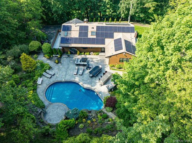 6 Tanyard Lane, Huntington, NY 11743