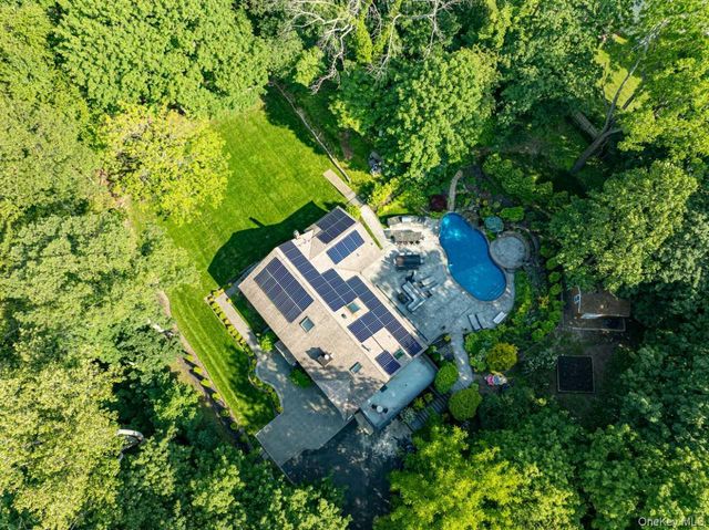 6 Tanyard Lane, Huntington, NY 11743