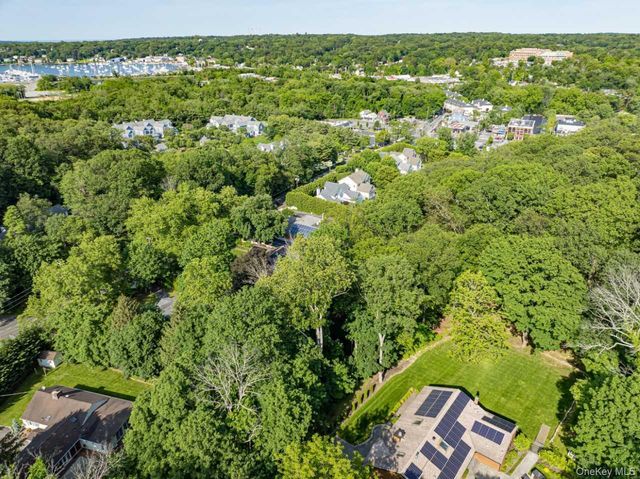 6 Tanyard Lane, Huntington, NY 11743