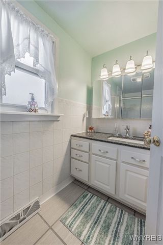 18 Louise Drive, Cheektowaga, NY 14227