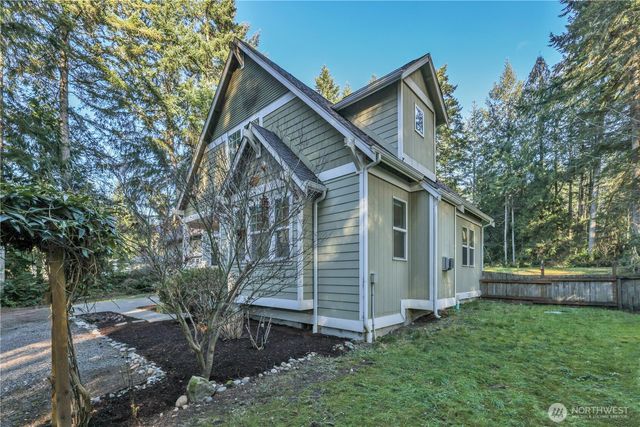2507 Creviston Road SW, Lakebay, WA 98349