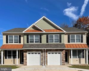 14 HIDDEN HOLLOW DR, Collegeville, PA 19426