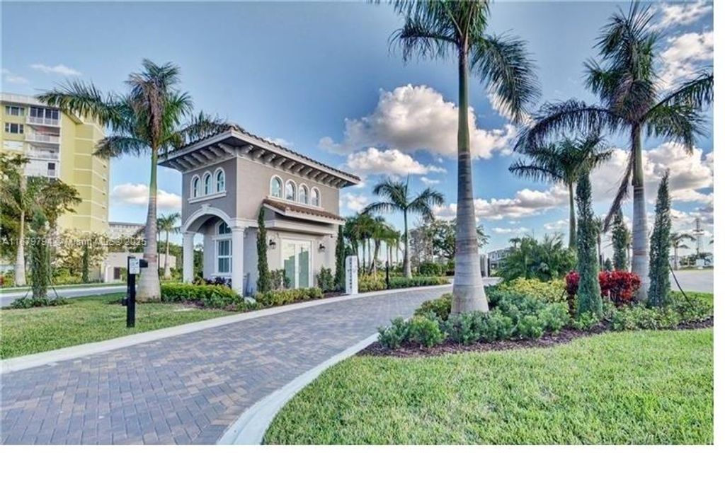 1422 Silk Oak Dr, Hollywood, FL 33021