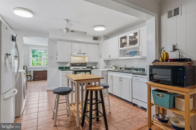 6935 KENFIG DR, Falls Church, VA 22042