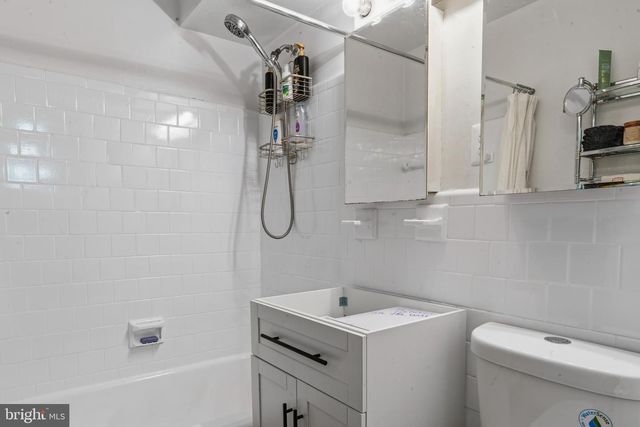 6935 KENFIG DR, Falls Church, VA 22042