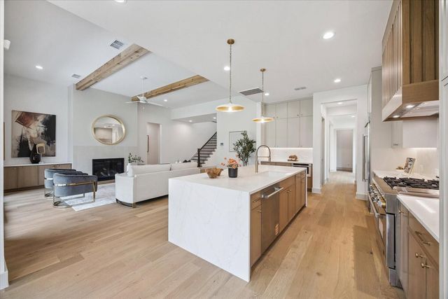 1341 Candlelight Lane, Houston, TX 77018