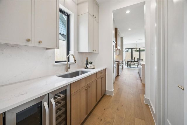 1341 Candlelight Lane, Houston, TX 77018