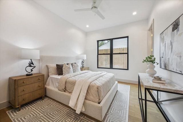 1341 Candlelight Lane, Houston, TX 77018