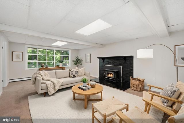 15215 CALEXICO LN, Woodbridge, VA 22193