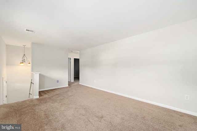 15215 CALEXICO LN, Woodbridge, VA 22193