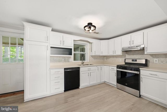 15215 CALEXICO LN, Woodbridge, VA 22193