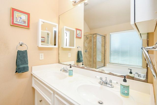 6022 Lynwood Banks Lane, Houston, TX 77092