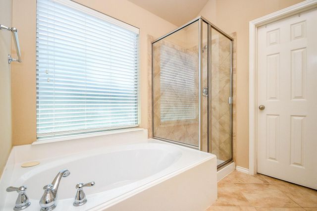 6022 Lynwood Banks Lane, Houston, TX 77092