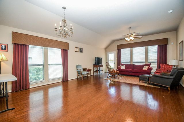 6022 Lynwood Banks Lane, Houston, TX 77092