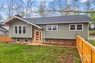 917 W Chapel Road, Asheville, NC 28803
