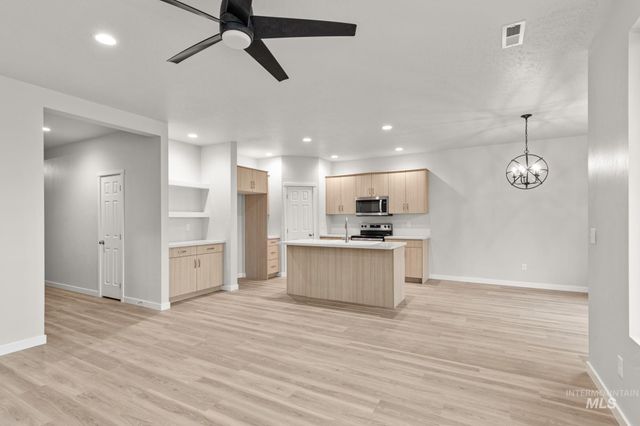 13647 Redway Ct, Caldwell, ID 83607