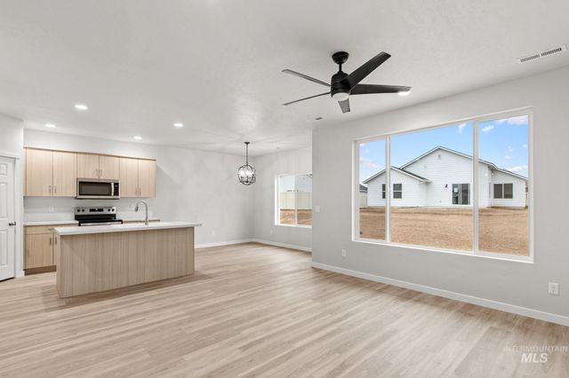 13647 Redway Ct, Caldwell, ID 83607