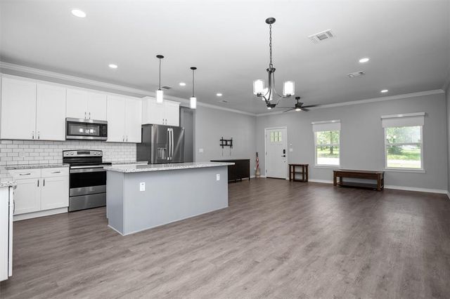 701 Sandy Brook Drive, Lufkin, TX 75901